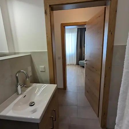 Pensjonat Heuriger Und Gaestezimmer Schmidt *