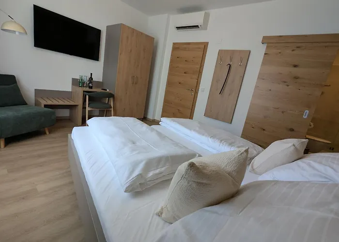 Heuriger Und Gaestezimmer Schmidt *