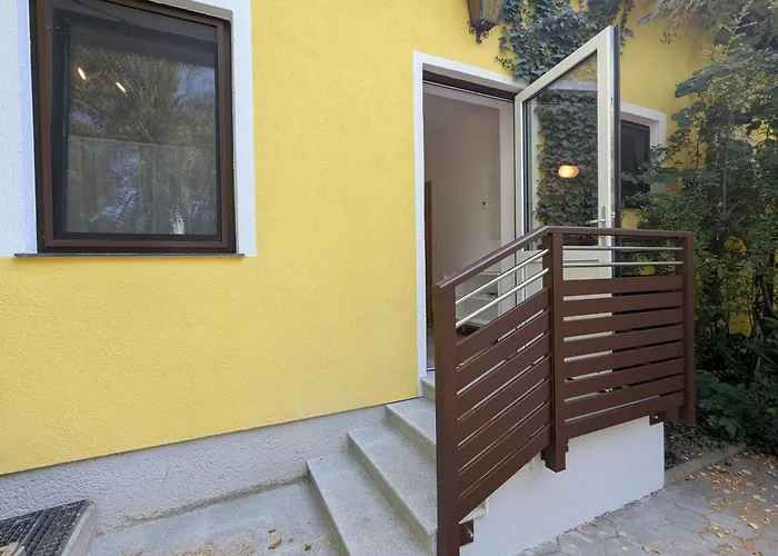 Heuriger Und Gaestezimmer Schmidt * Hagenbrunn